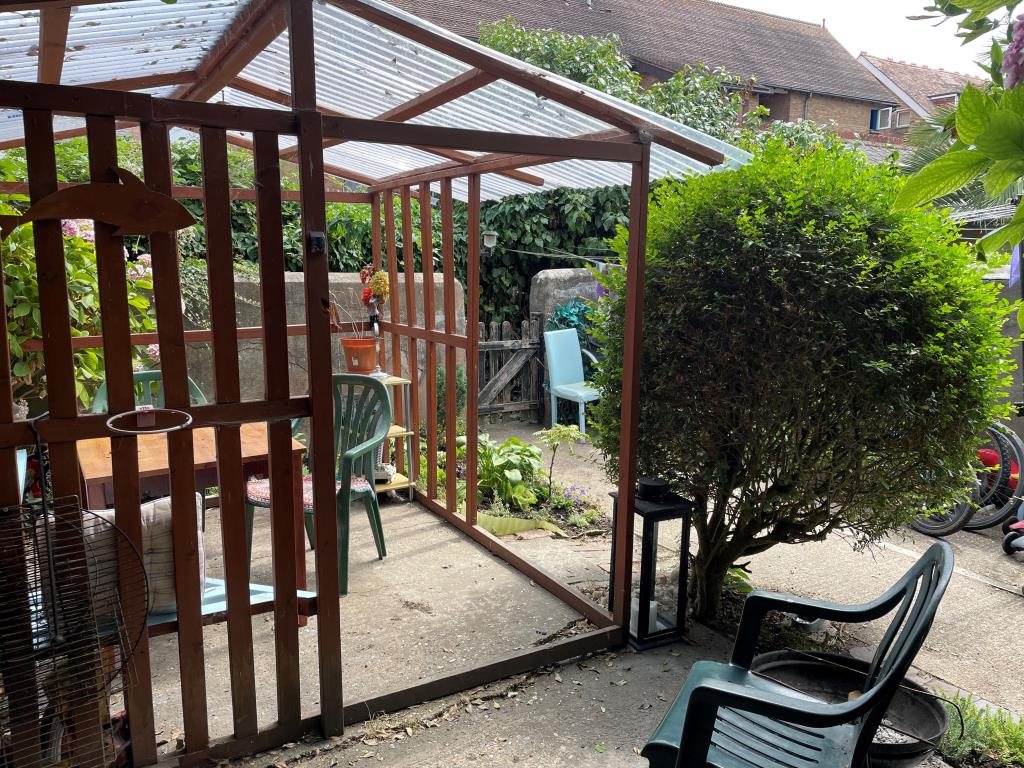 Lot: 156 - SUBSTANTIAL HMO PRODUCING APPROXIMATELY £127,000 PER ANNUM -